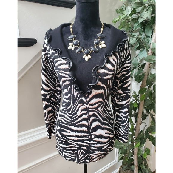 RED Women's White Black Zebra Print Rayon Round Neck Long Sleeve Sweater Medium - Picture 1 of 11